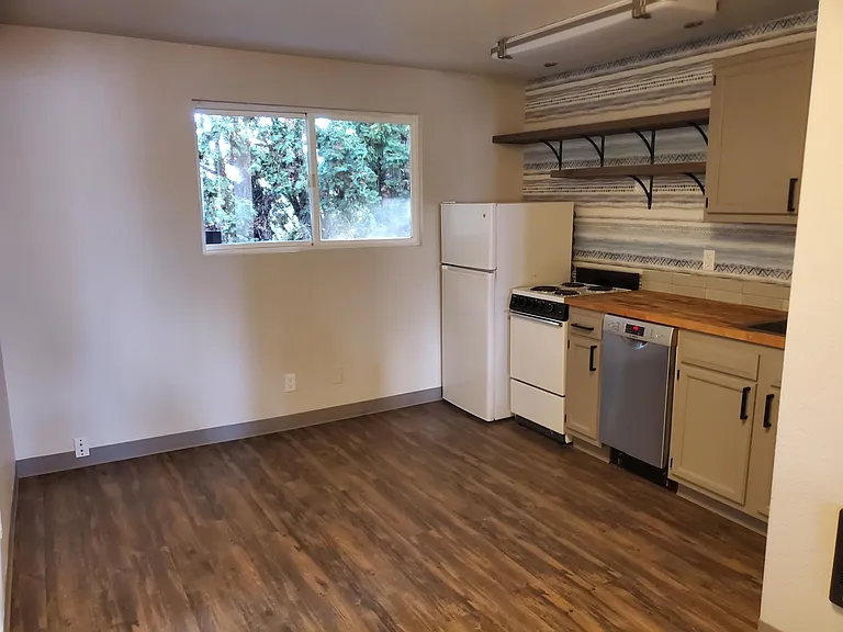 301 S Pine St #105 — Photo 6