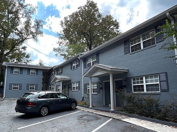 Boutique building convenient to shopping, restaurants, and entertainment in the heart of Buckhead