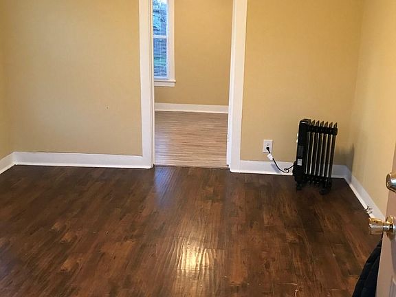 2nd image of 1605 Avenue E APT 1