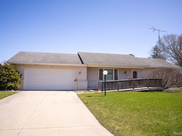 5071 Joy Dr, Swartz Creek, MI 48473