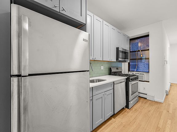 4th image of 851 Hart St #1