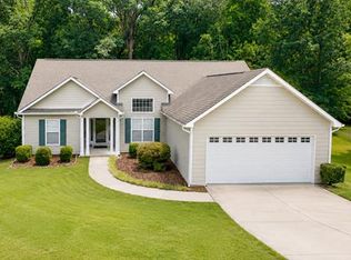 555 Flintlock Dr, Dacula, GA 30019
