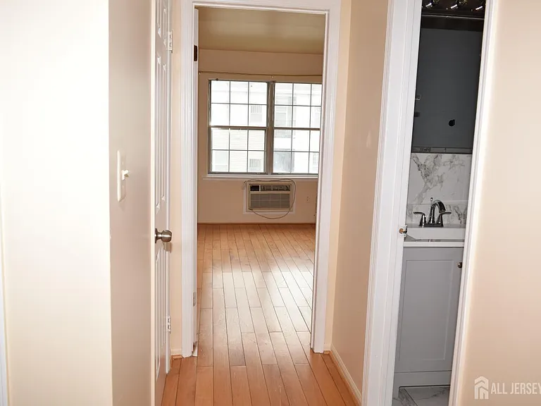31 Larch St — Photo 24