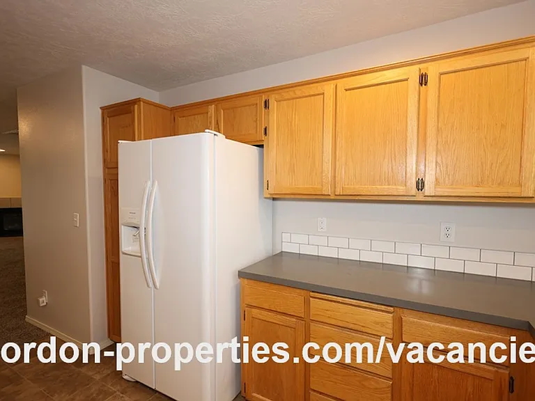 16913 NE Halsey St — Photo 25