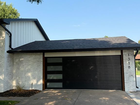 3rd image of 1318 Regency Dr