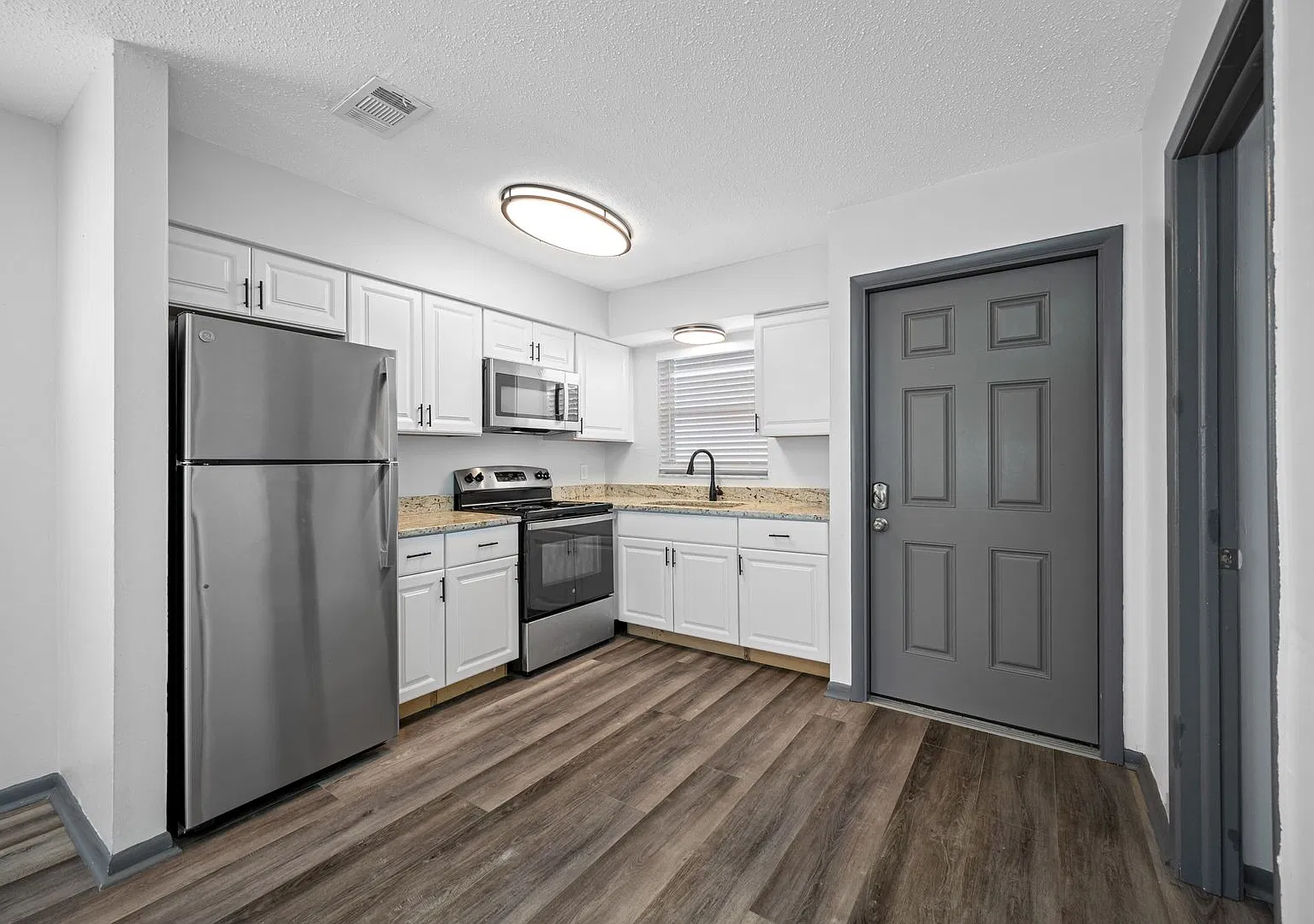 Flats Off 5th — Photo 3