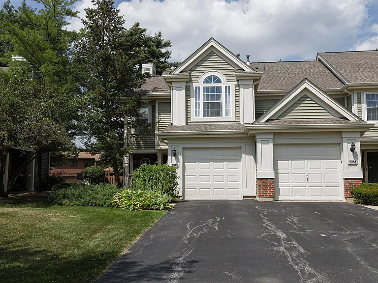 1049 Talbots Ln — Photo 23
