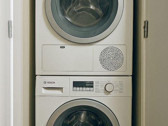 5th image of 102 Norfolk St APT 15