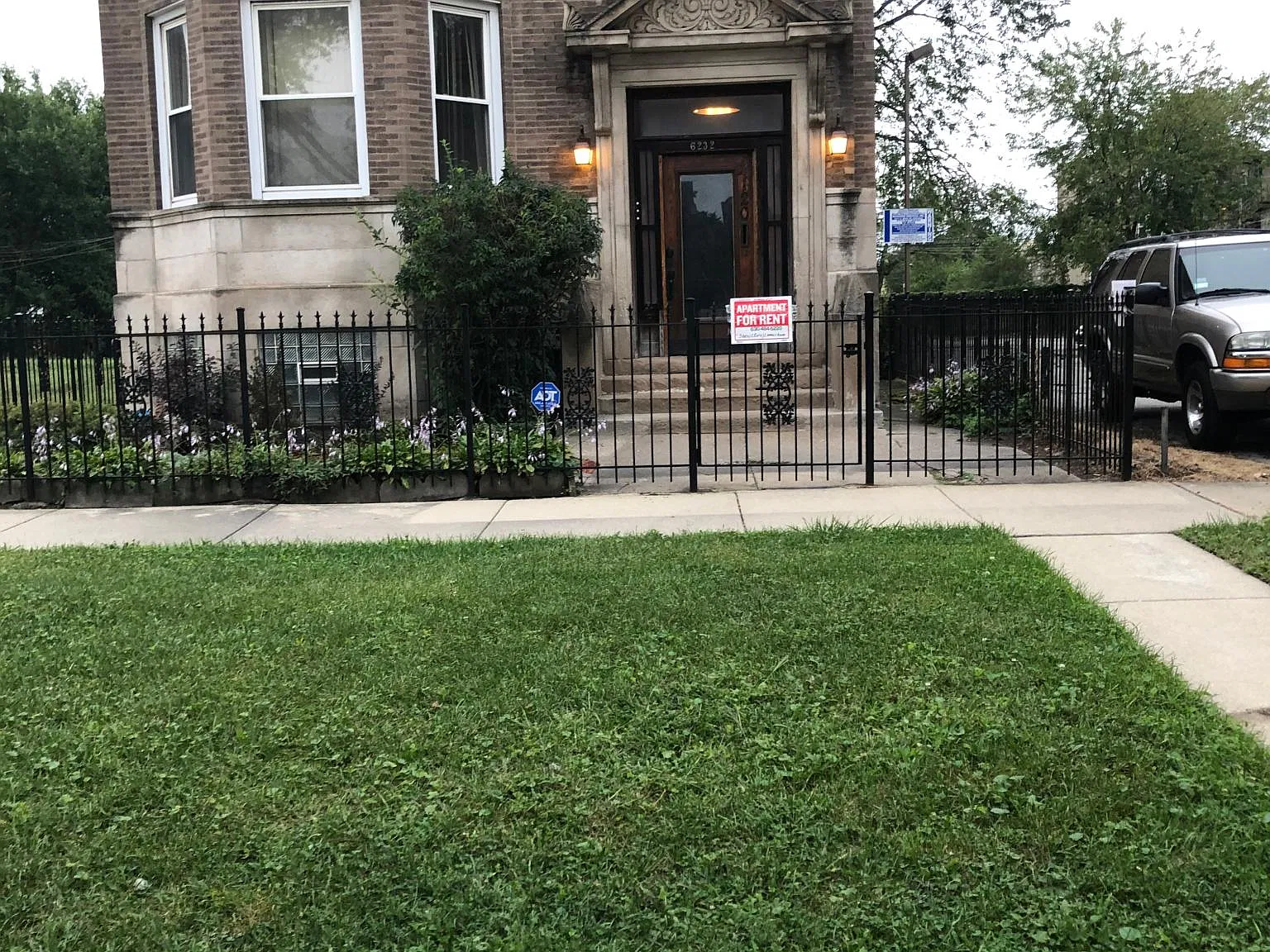 3 bed, 1750 sqft, $2,495 — Photo 1