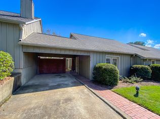 210 River Pl, Jackson, MS 39211