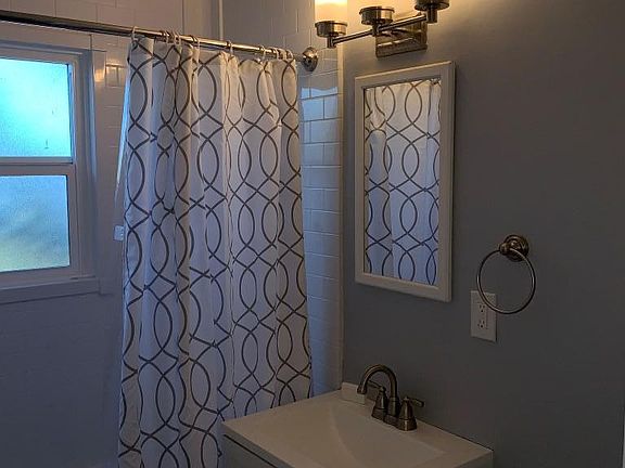 4th image of 153 Halsey St