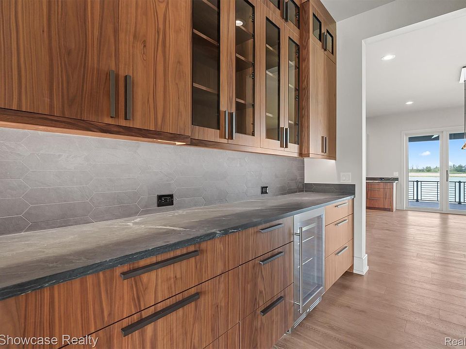 2559 Crystal Lake Dr, photo 8