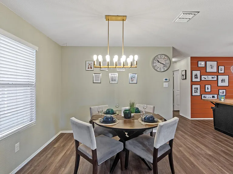 1602 Westfall Dr — Photo 9