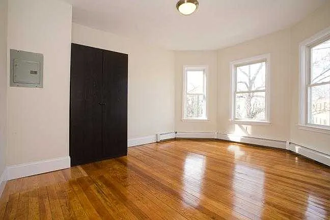 4 bed, $6,000 — Photo 2