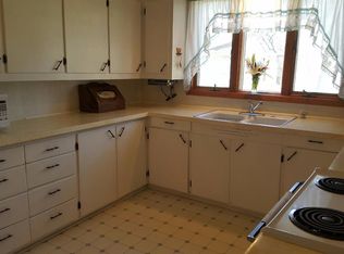 210 W 1st St, Lincolnville, KS 66858