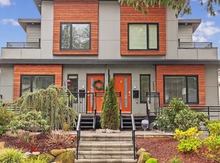231 W 19th St, North Vancouver, BC V7M 1X6