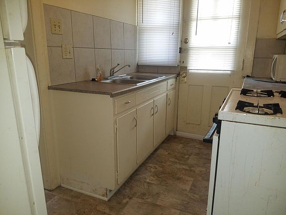 3rd image of 1458 Northwest Blvd