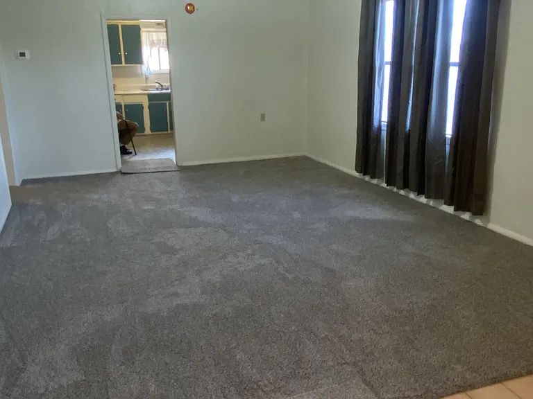 143 E District St — Photo 3