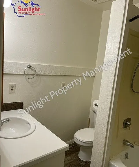 406 S 1st Ave — Photo 9