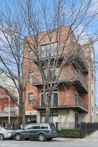 1217 W Augusta Blvd APT 3, Chicago, IL, 60642
