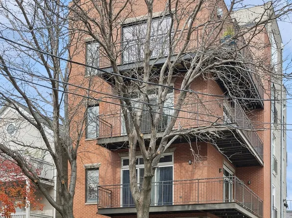 1217 W Augusta Blvd APT 3, Chicago, IL 60642