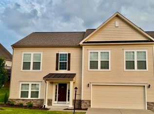 322 Parkview Dr, Bridgeport, WV