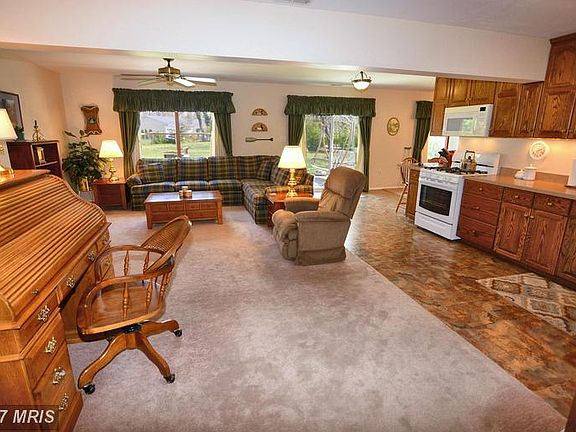 5th image of 143 S Meadow Dr