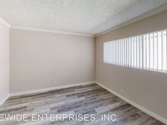 4th image of 21909 Saticoy St APT 32