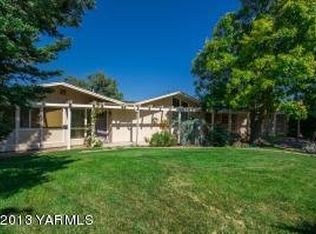 5309 Crest Dr, Yakima, WA 98908