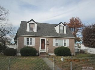 620 Liberty St, Uniondale, NY 11553