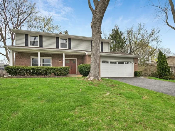 1018 Shari Ln, Libertyville, IL 60048