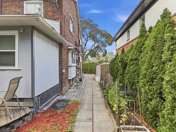 3rd image of 83 Lawrence Ave E