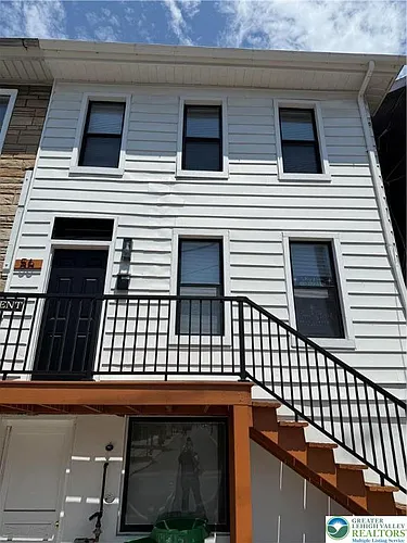 56 W North St Photo 1