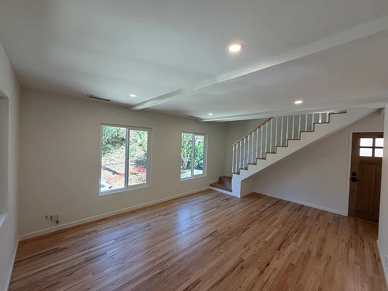 8535 Lookout Mountain Ave — Photo 6