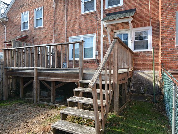 5th image of 408 S Sycamore St