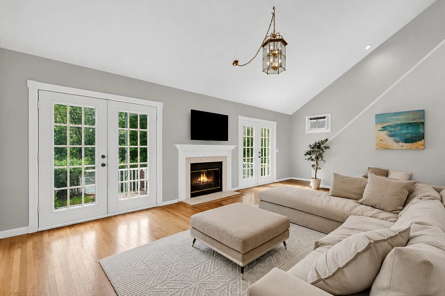 Sleek Contemporary — Photo 4