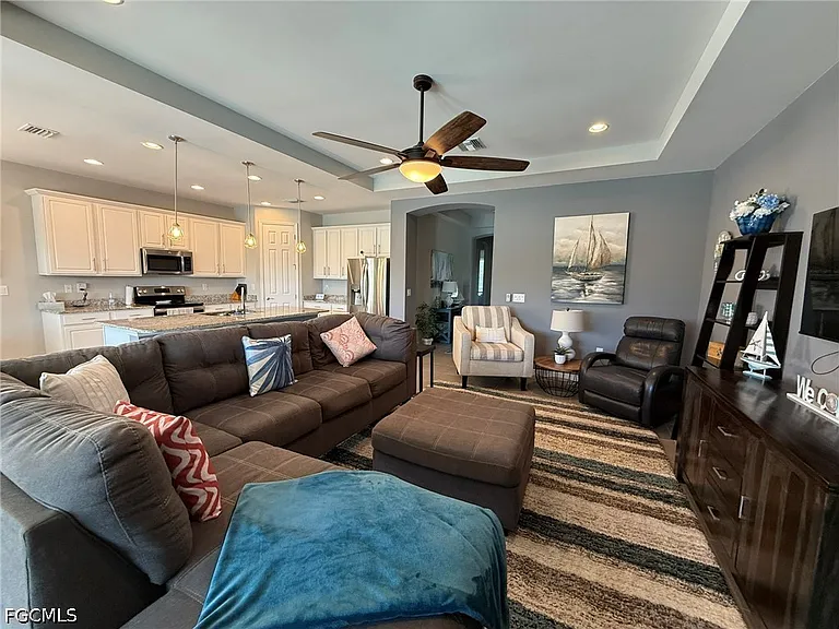3916 King Edwards St — Photo 14