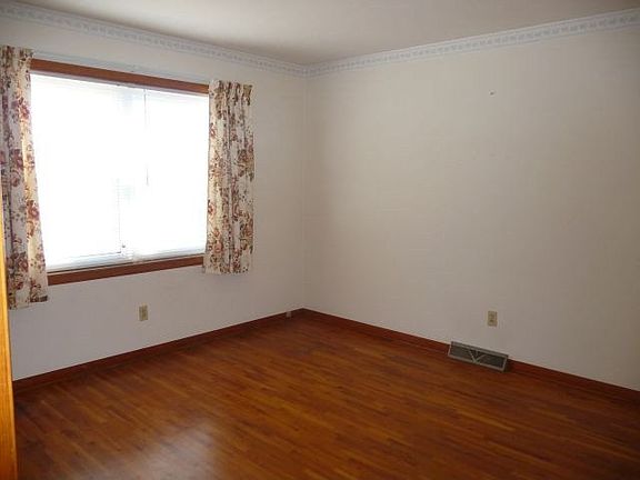 4th image of 2415 Bluebird Dr