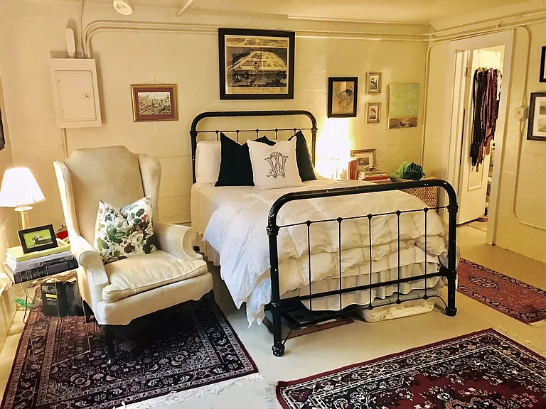 Big Bedroom (previous tenant)