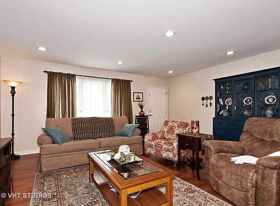 2nd image of 7988 Kensington Ln