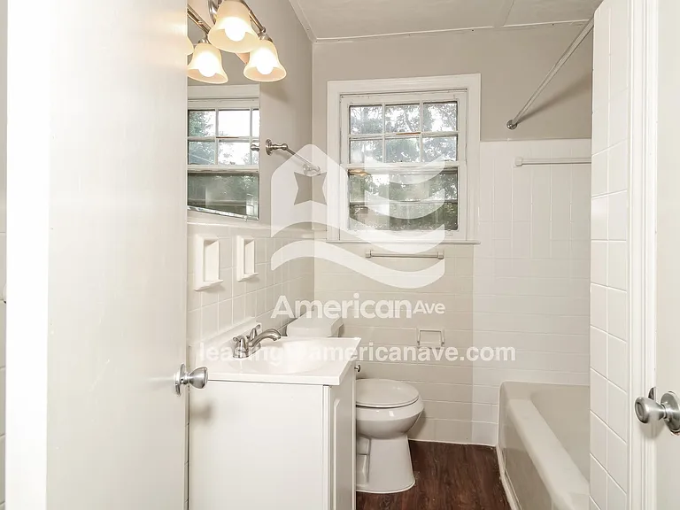 1731_008_main_bathroom_13848671.jpg