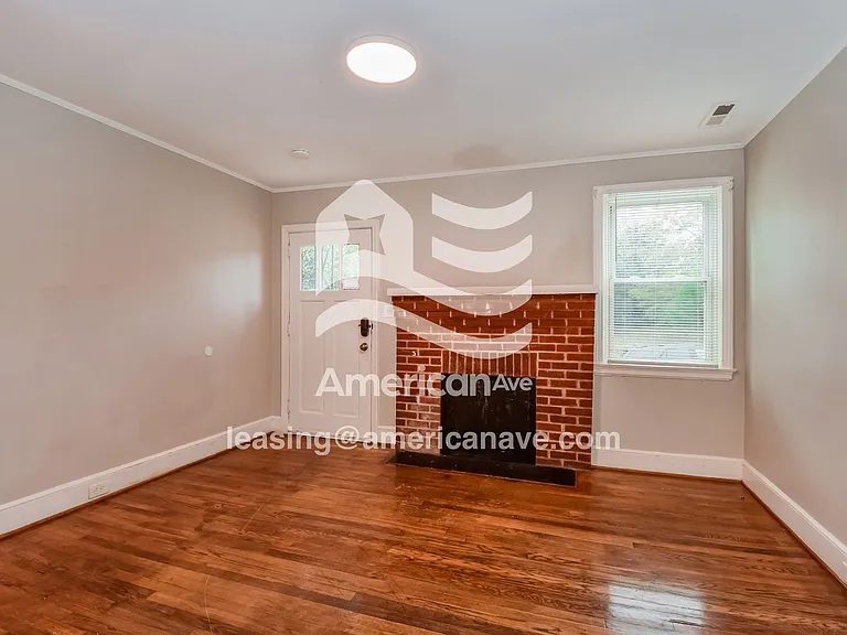 1572112_003_living_room_14205418.jpg