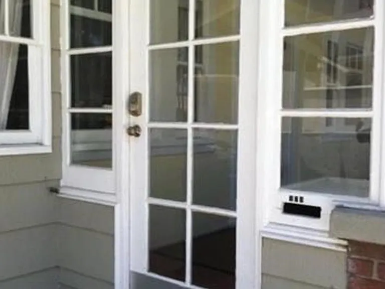 220 Avenue A — Photo 3