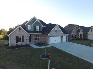 208 SW Highland Rd, Bentonville, AR 72712