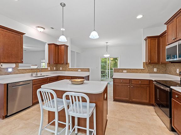 2nd image of 817 Edgeware Way