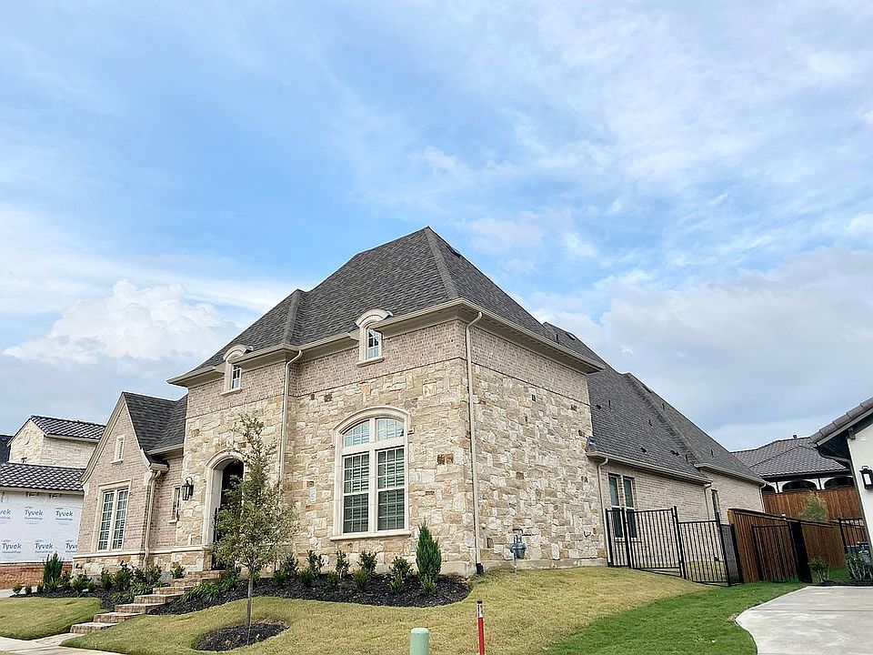 2nd image of 907 Olivia Way