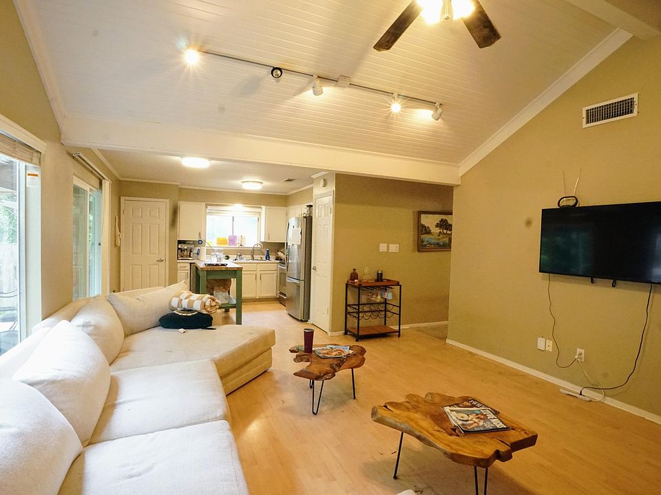 1st image of 2412 La Casa Dr