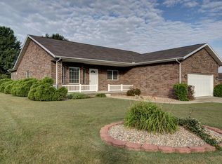 1020 Circle Dr, Mount Vernon, MO 65712