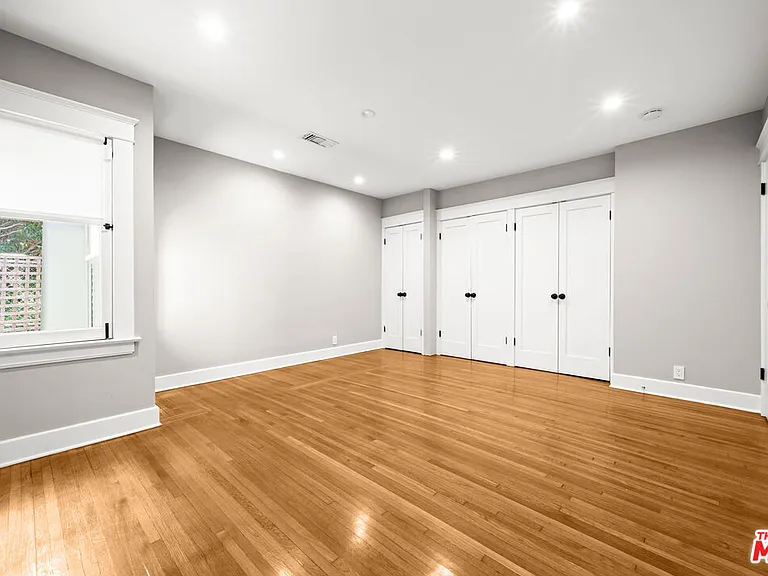 1441 N Ogden Dr — Photo 35