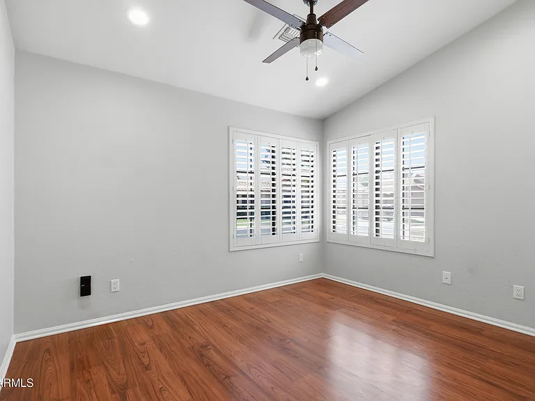 225 W Vera Ln — Photo 19